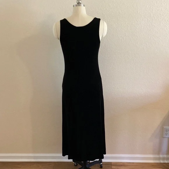Travelers Chic Black Midi Dress - Picture 3 of 7